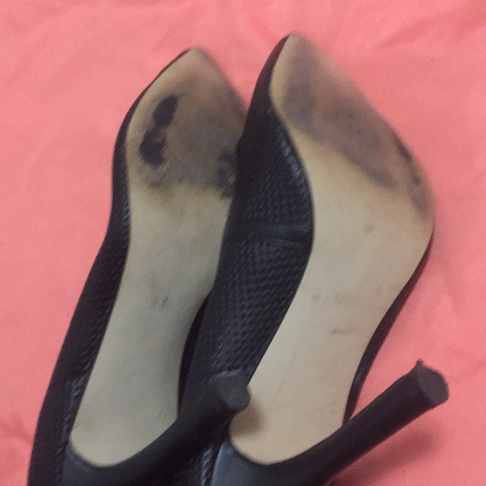 Black GUESS pumps - Picture 3 of 7